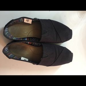Tom’s Black Canvas Shoes Size 6